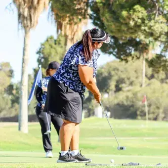 Golfista participando en Torneo de Golf EXATEC Blue Open 2026 del Tec de Monterrey campus Laguna