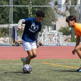 Encuentro de futbol entre PrepaTec y la escuela de Negocios 